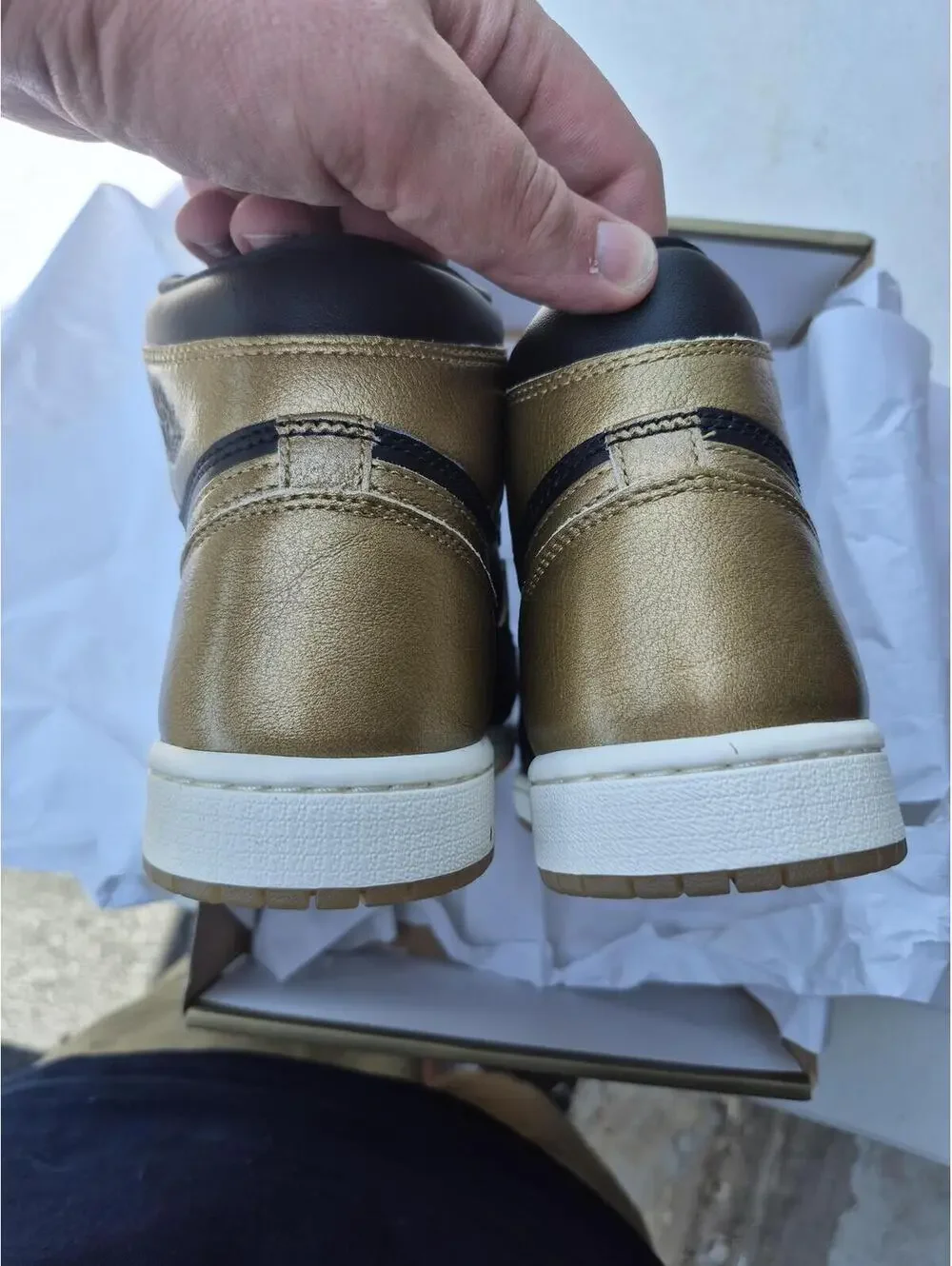 Air Jordan 1 Retro High OG Black and Metallic Gold Sz 8 Mens
